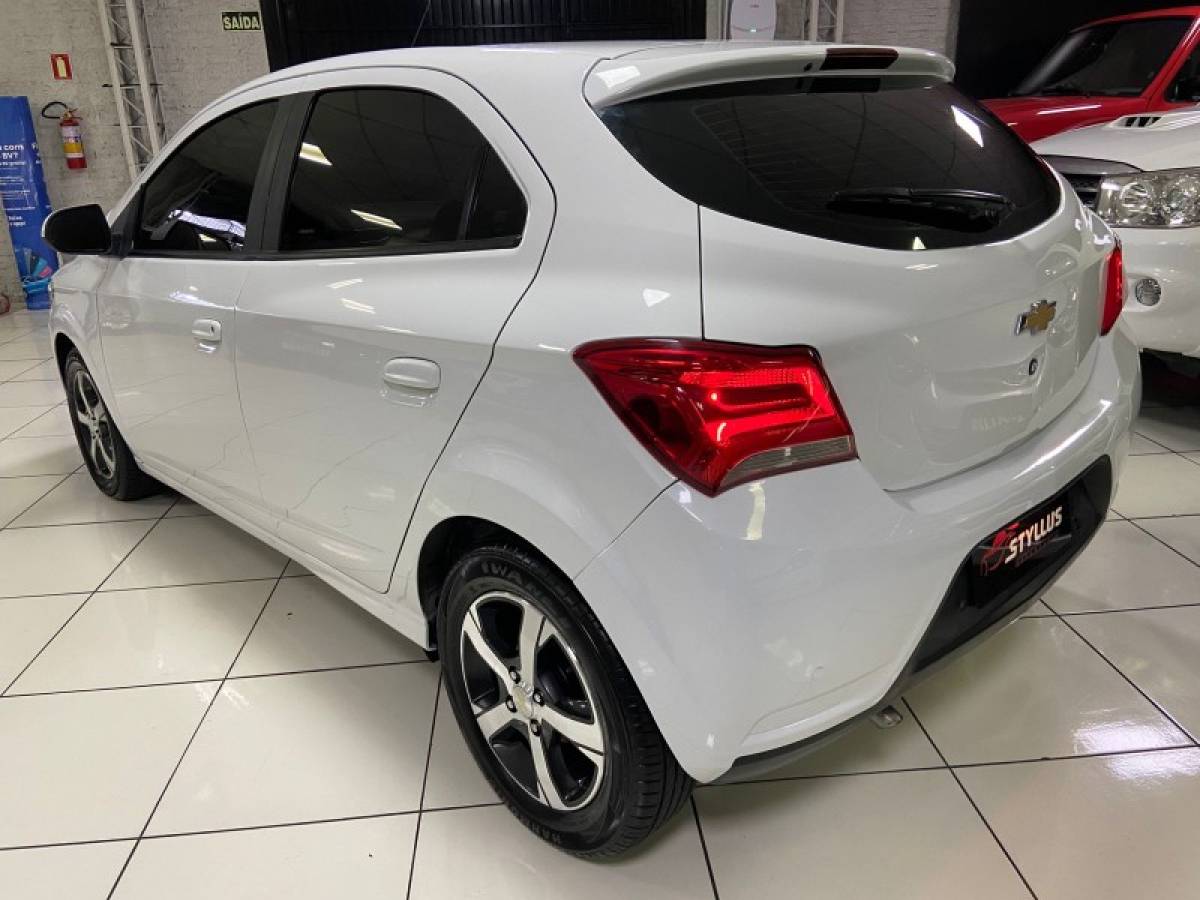 CHEVROLET - ONIX - 2017/2017 - Branca - R$ 62.900,00