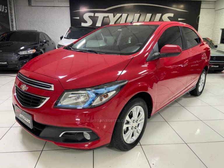 CHEVROLET - PRISMA - 2013/2014 - Vermelha - R$ 51.900,00