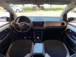 VOLKSWAGEN - UP - 2018/2018 - Branca - R$ 65.900,00