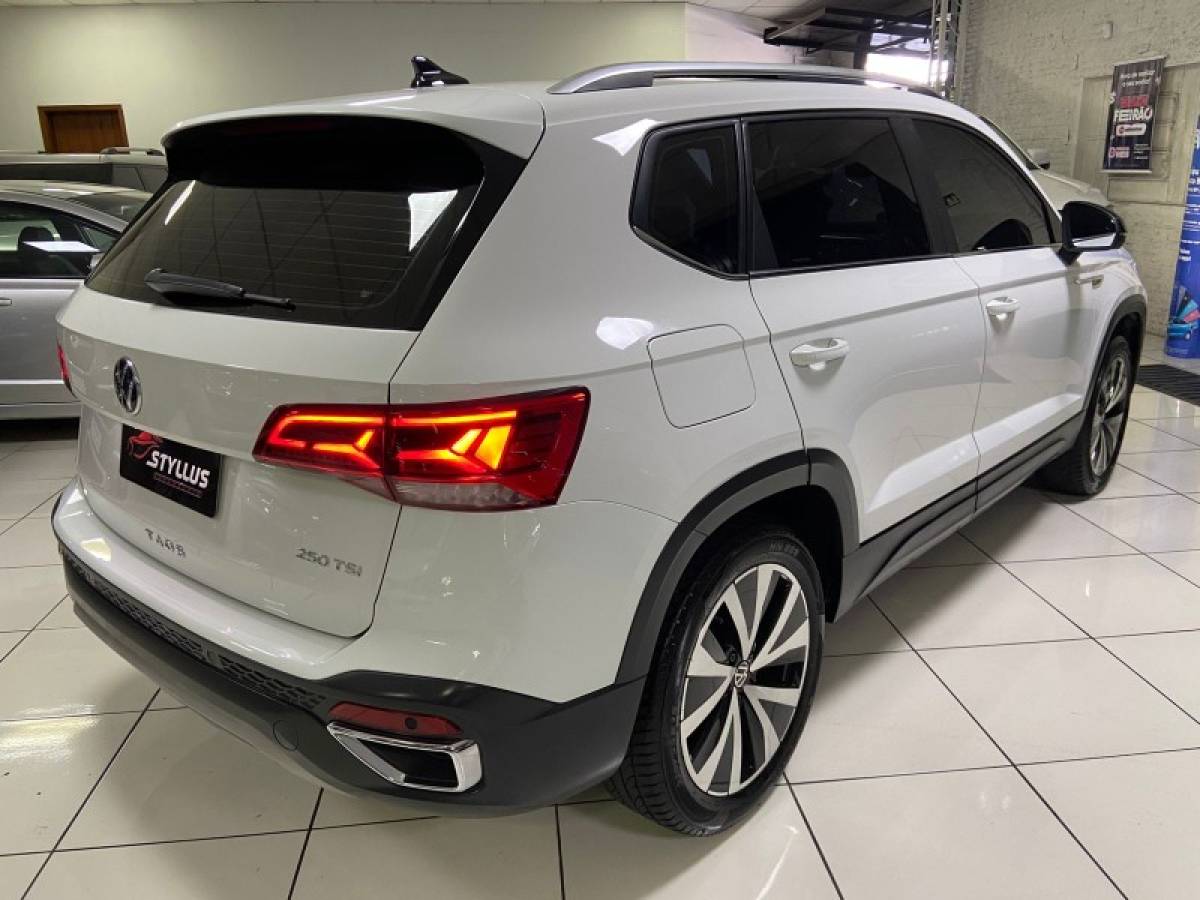 VOLKSWAGEN - TAOS - 2021/2022 - Branca - R$ 152.900,00