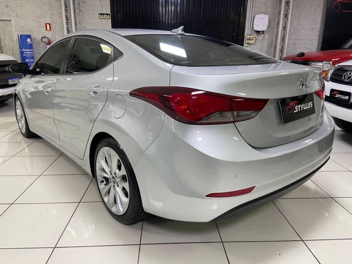 HYUNDAI - ELANTRA - 2015/2015 - Prata - R$ 74.900,00