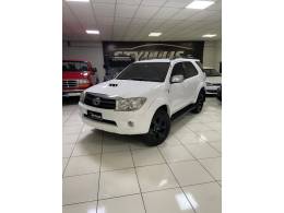 TOYOTA - HILUX SW4 - 2011/2011 - Branca - R$ 118.900,00