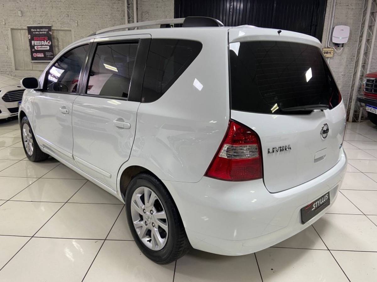 NISSAN - LIVINA - 2013/2014 - Branca - R$ 39.900,00
