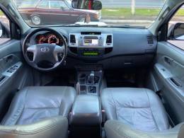 TOYOTA - HILUX - 2012/2013 - Branca - R$ 137.900,00