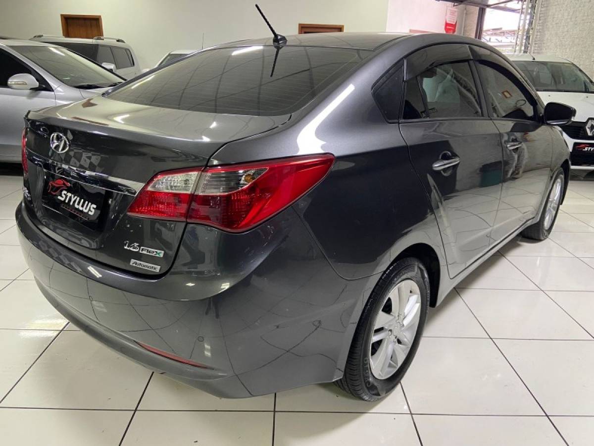 HYUNDAI - HB20S - 2013/2014 - Cinza - R$ 57.900,00