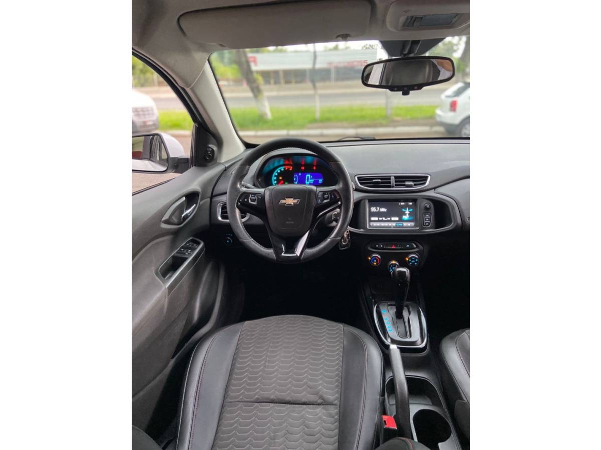 CHEVROLET - ONIX - 2017/2017 - Branca - R$ 62.900,00