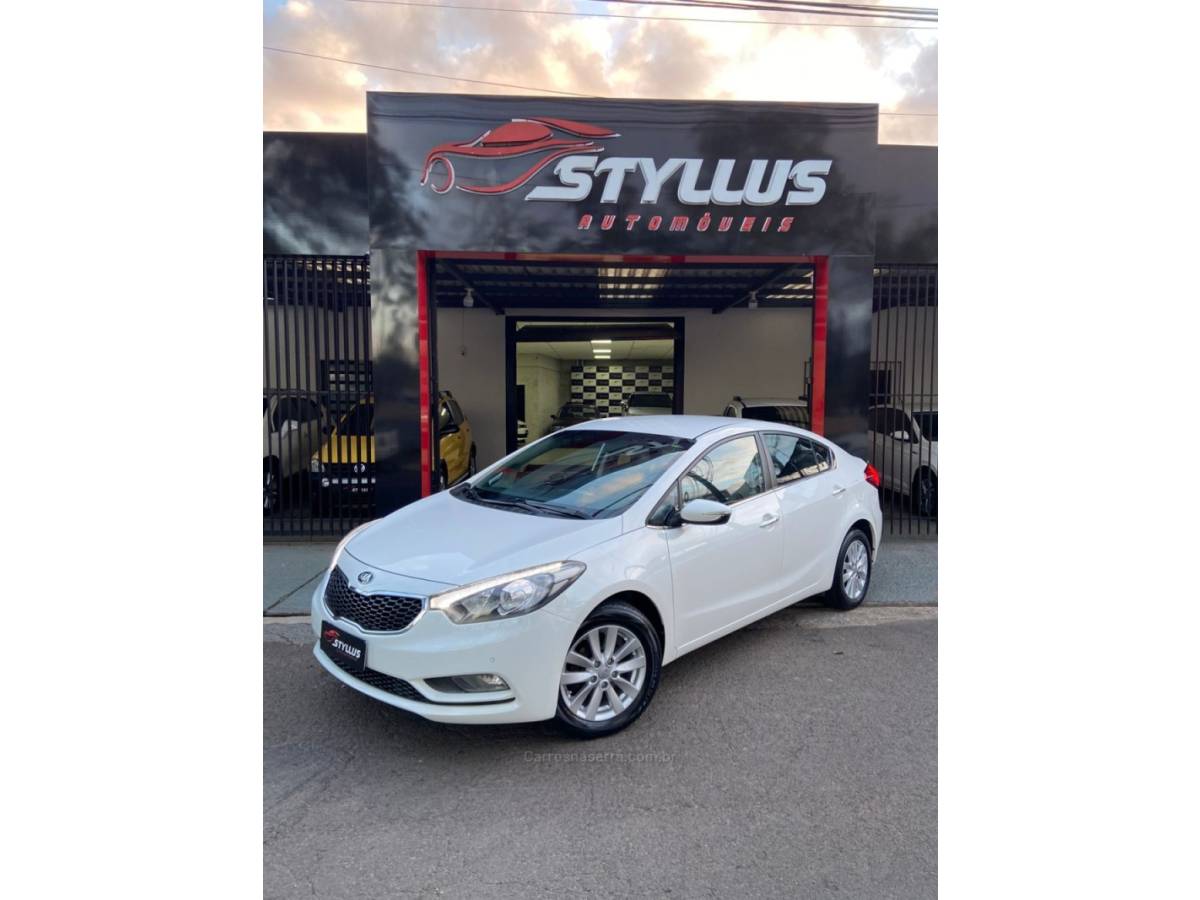 KIA MOTORS - CERATO - 2014/2015 - Branca - R$ 68.900,00