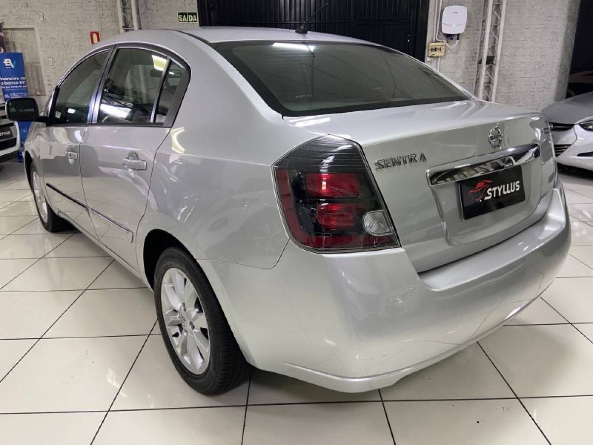 NISSAN - SENTRA - 2013/2013 - Prata - R$ 41.900,00