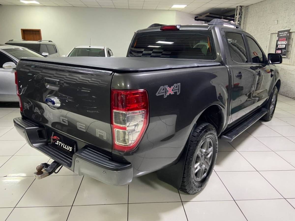 FORD - RANGER - 2018/2019 - Cinza - R$ 138.900,00