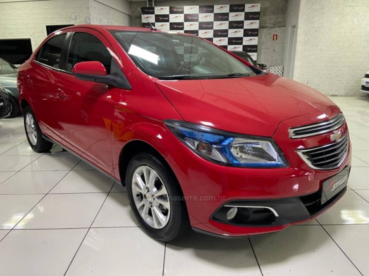 CHEVROLET - PRISMA - 2013/2014 - Vermelha - R$ 51.900,00