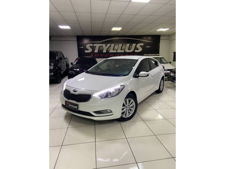 KIA MOTORS - CERATO - 2014/2015 - Branca - R$ 68.900,00