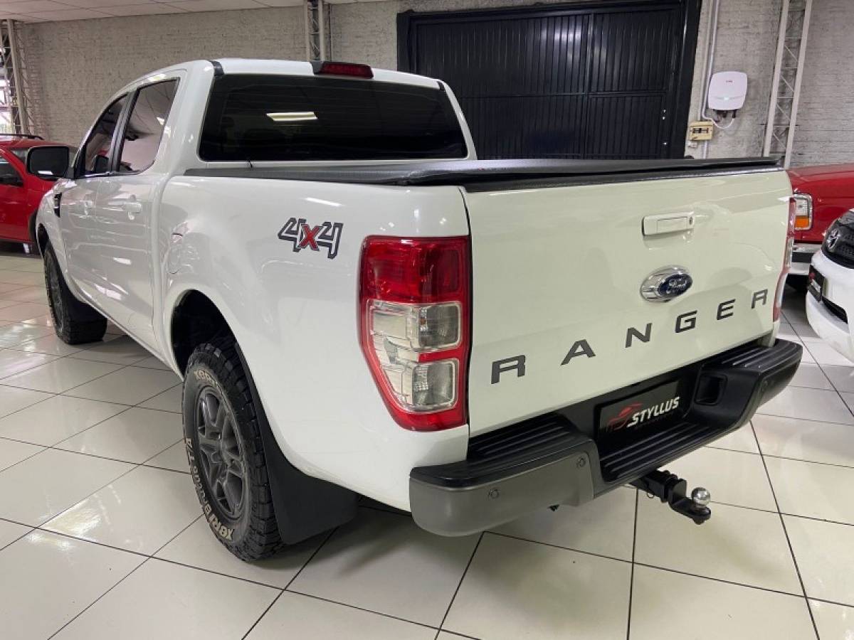 FORD - RANGER - 2018/2019 - Branca - R$ 129.900,00