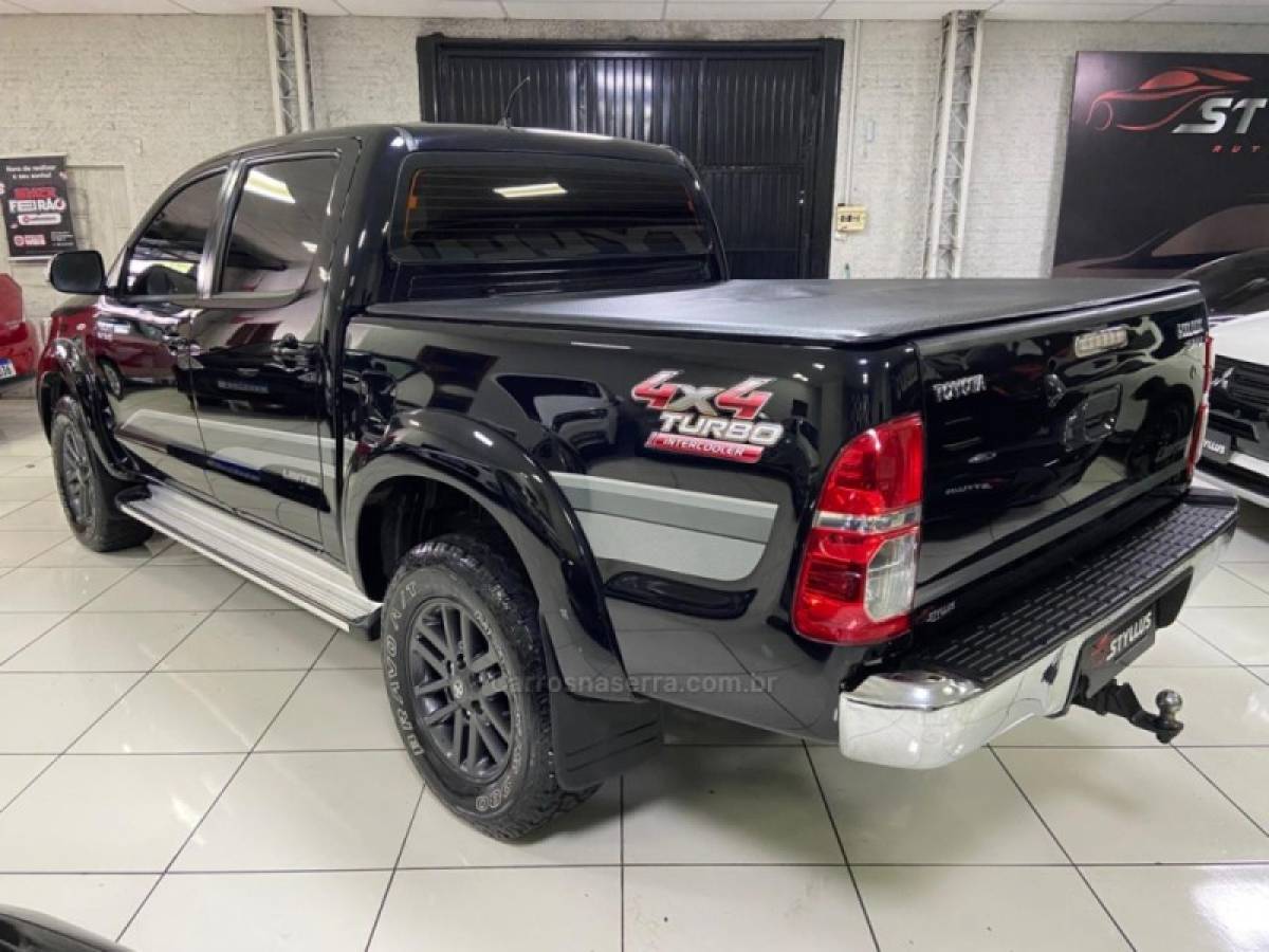 TOYOTA - HILUX - 2012/2013 - Preta - R$ 113.900,00