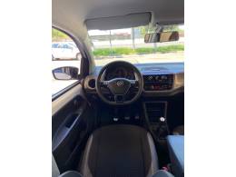 VOLKSWAGEN - UP - 2018/2018 - Branca - R$ 65.900,00