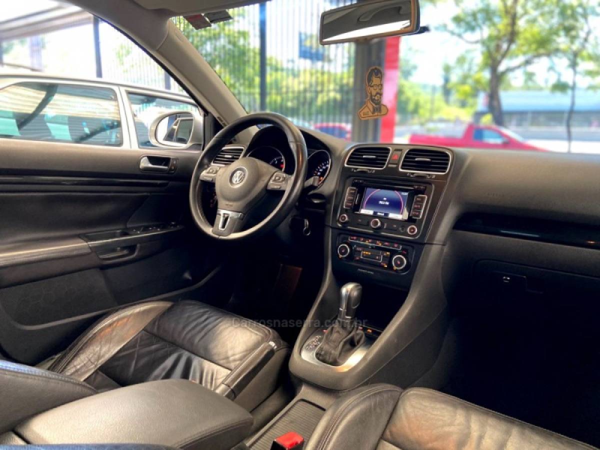 VOLKSWAGEN - JETTA - 2011/2012 - Prata - R$ 59.900,00