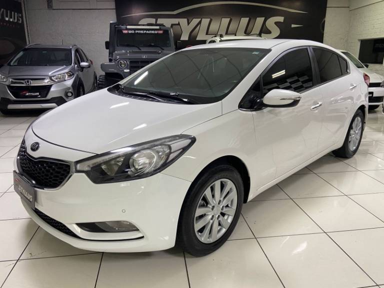 KIA MOTORS - CERATO - 2013/2014 - Branca - R$ 68.900,00