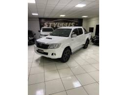 TOYOTA - HILUX - 2012/2013 - Branca - R$ 137.900,00