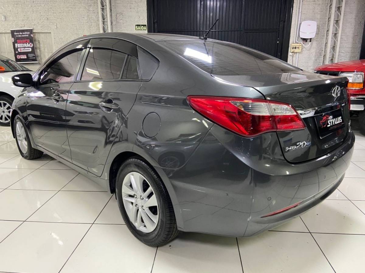 HYUNDAI - HB20S - 2013/2014 - Cinza - R$ 57.900,00