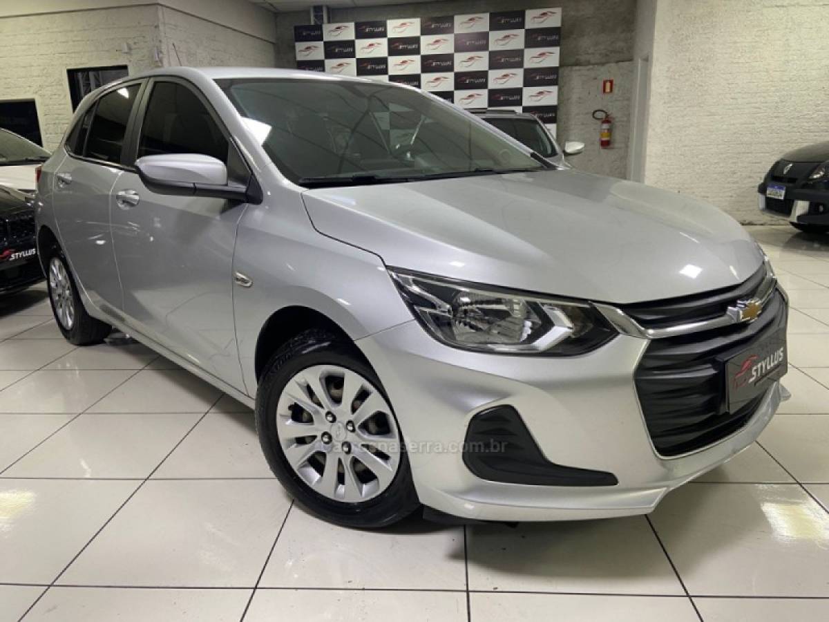 CHEVROLET - ONIX - 2021/2021 - Prata - R$ 64.900,00