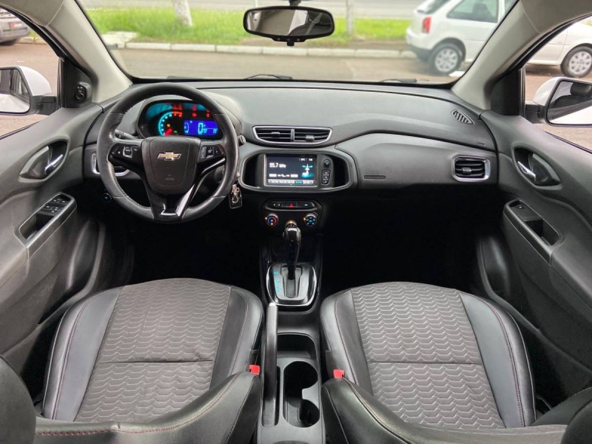 CHEVROLET - ONIX - 2017/2017 - Branca - R$ 62.900,00