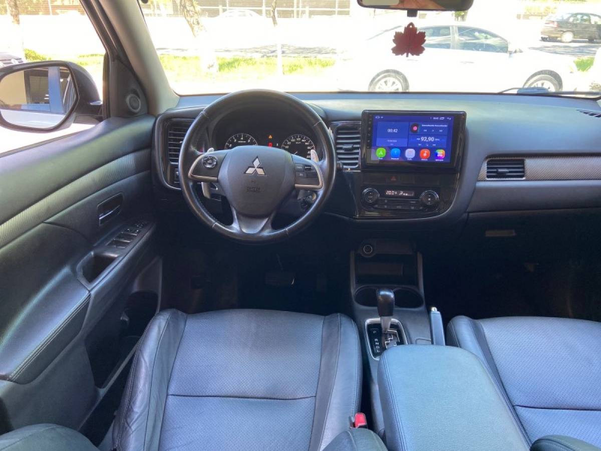 MITSUBISHI - OUTLANDER - 2013/2014 - Branca - R$ 74.900,00