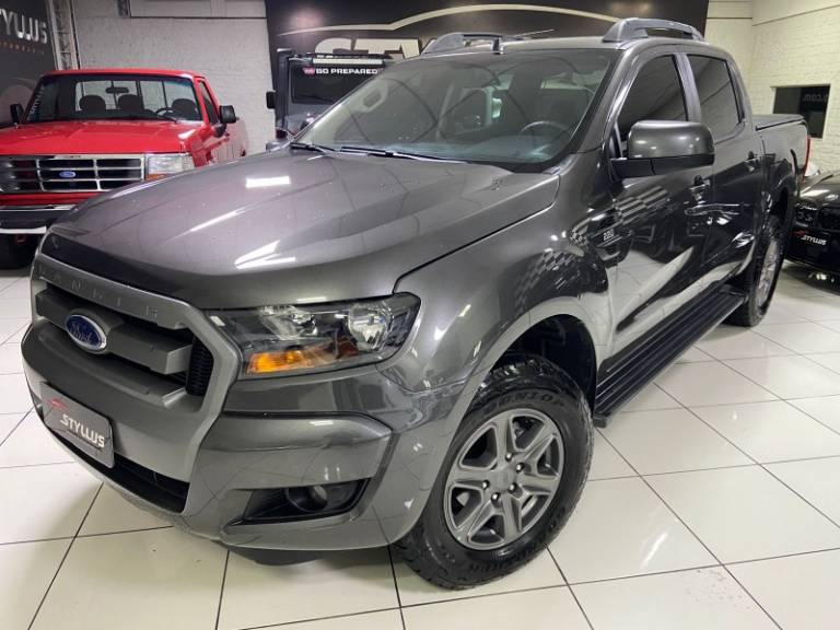 FORD - RANGER - 2018/2019 - Cinza - R$ 138.900,00