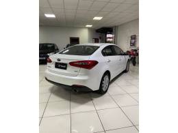 KIA MOTORS - CERATO - 2014/2015 - Branca - R$ 68.900,00