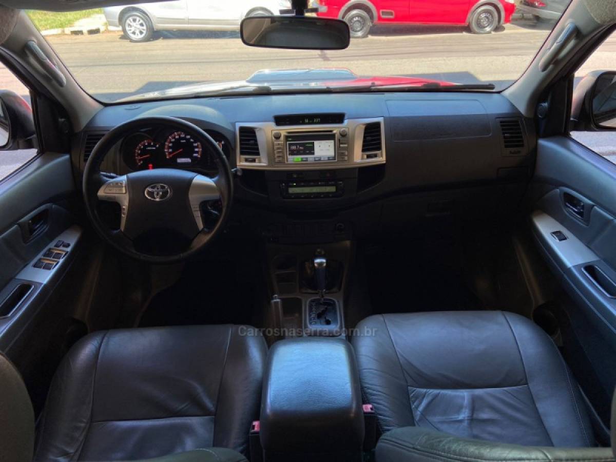 TOYOTA - HILUX - 2012/2013 - Branca - R$ 137.900,00